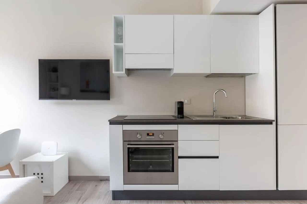 Bnbutler - Panizza - Grazioso Monolocale, Posizione Elegante E Centrale contacts